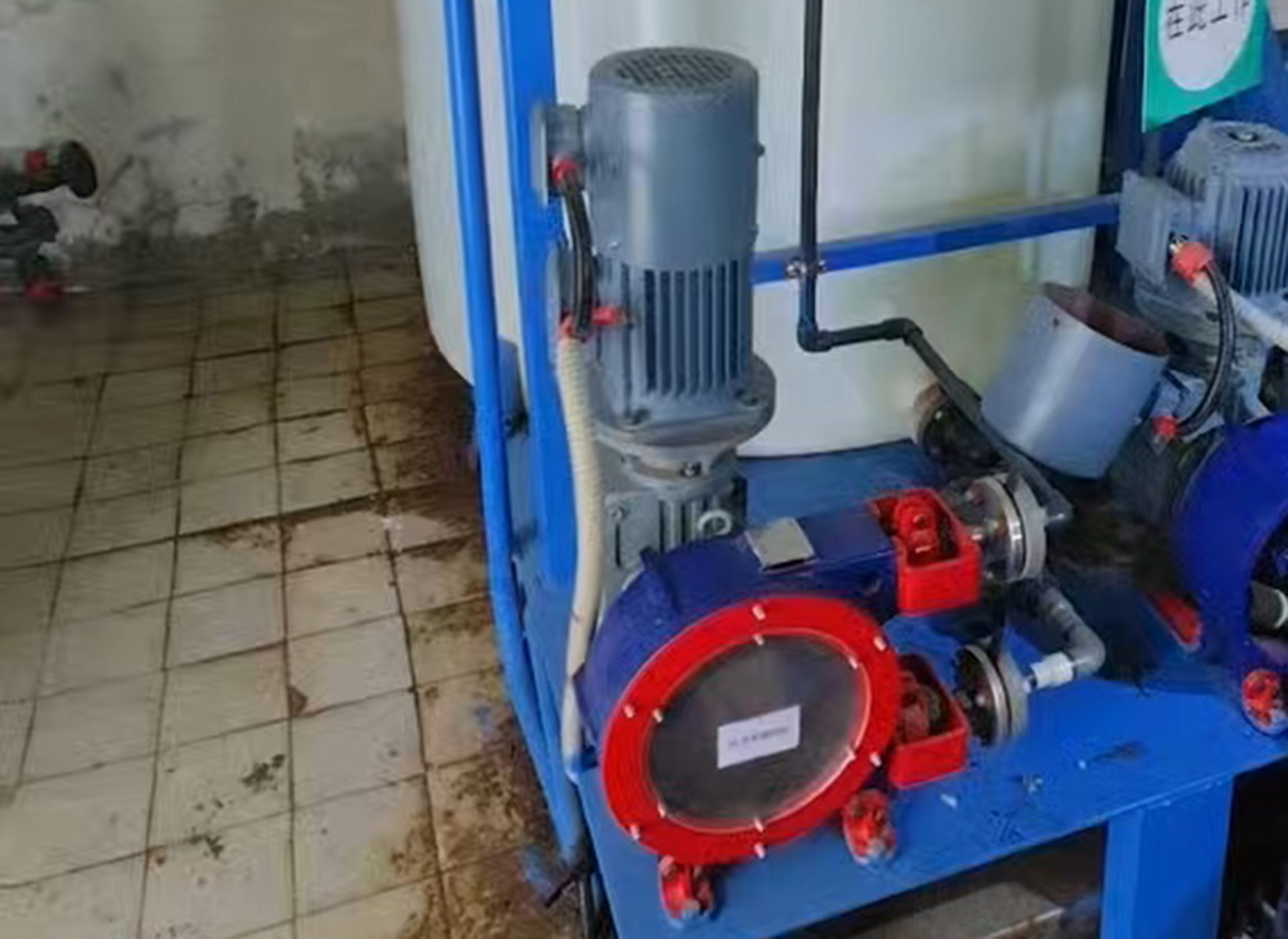 华运机械软管泵赋能加药系统现场应用，精准输送筑牢工艺安全防线